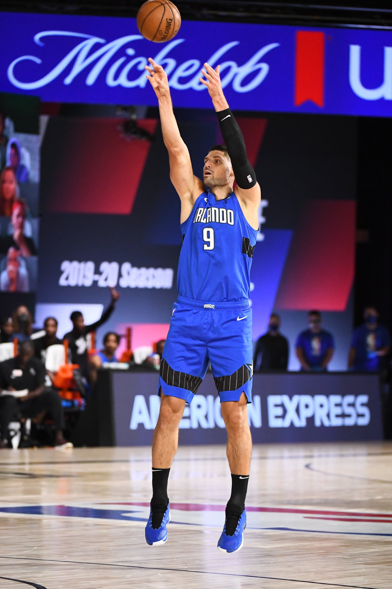 关于76人轻取江苏队,武切维奇点燃赛场的信息 关于76人轻取江苏队,武切维奇点燃赛场的信息