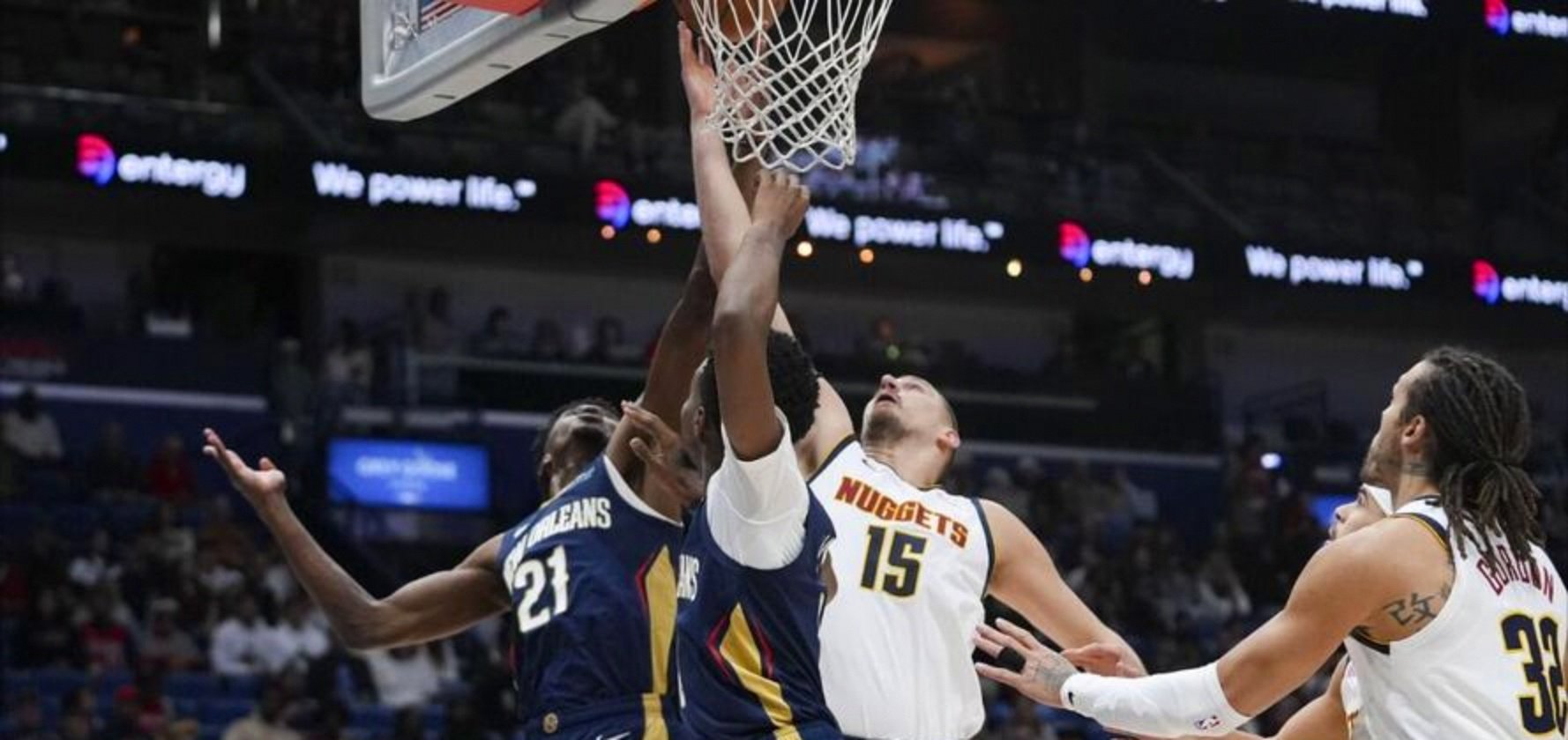 鹈鹕横扫热火，约基奇关键制胜