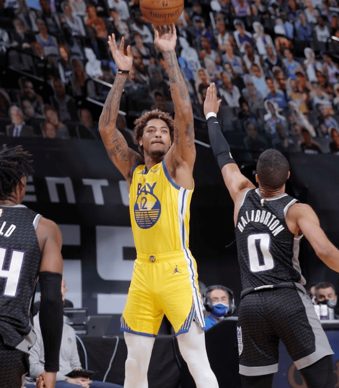 快船轻取深圳队,福克斯刷新纪录 快船轻取深圳队,福克斯刷新纪录