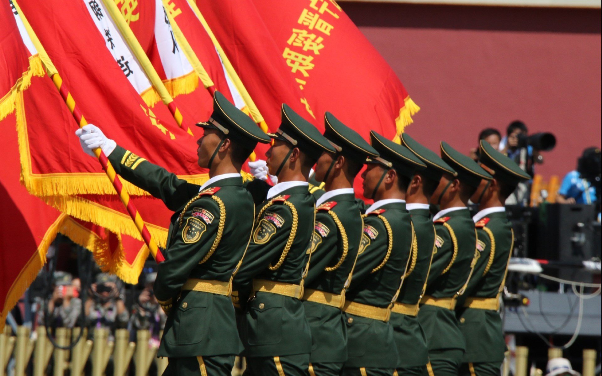 冰与火之歌，乔治的救赎之夜，如何将系列赛命运攥于掌心